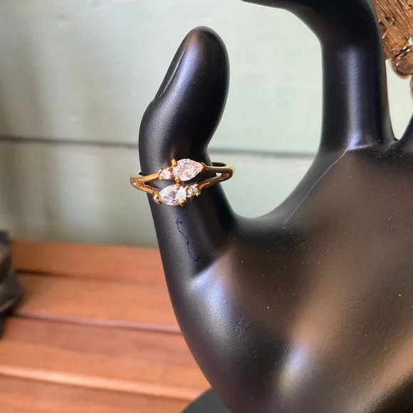 Bundle of Vintage Jewelry - Picture 3 of 8